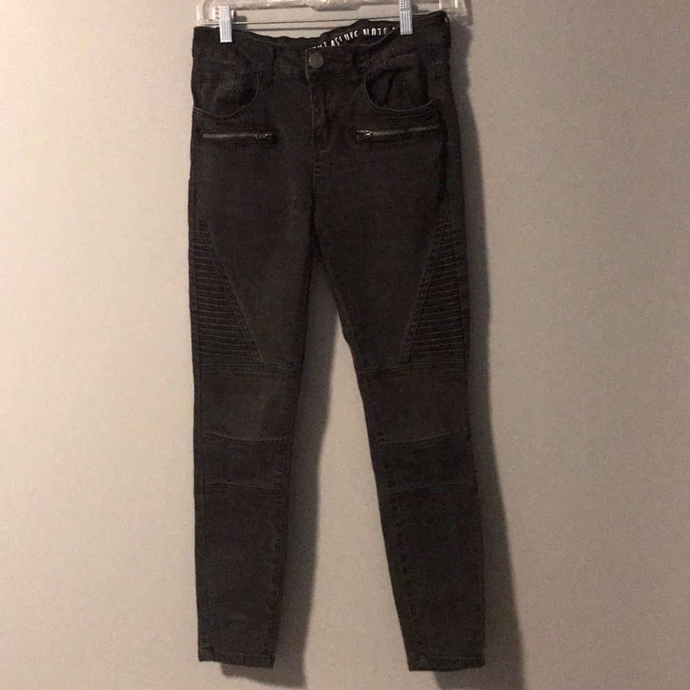 Mid rise black jean